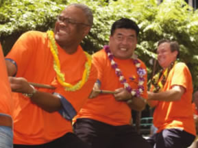 Frazier helps kick of an Aloha United Way campaign with a game of tug-o-war