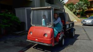 Biodiesel powers a golf cart at Kapiolani CC. 