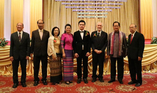 Dick Pratt with Khon Kaen University dignitaries 