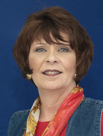 Jess Aki, headshot