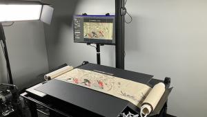 Final scroll carrier on digitization station with a scroll.