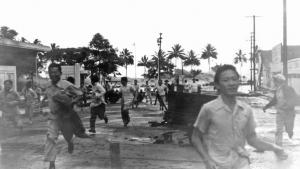 Residents flee from the April 1, 1946 tsunami that destroyed downtown Hilo, HI. Photo: Cicilio Licos, courtesy of the Pacific Tsunami Museum Residents flee from the April 1, 1946 tsunami that destroyed downtown Hilo, HI. Photo: Cicilio Licos, courtesy of the Pacific Tsunami Museum
