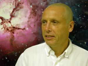 Dr. Nick Kaiser, with Pan-STARRS1 image of Trifid Nebula.