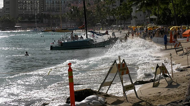 High water levels at Waikiki beach