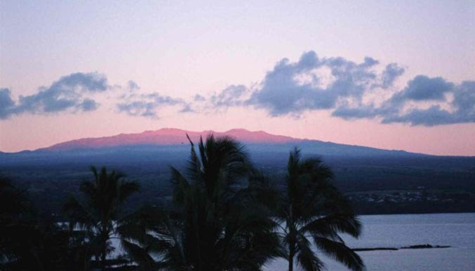 Maunakea in the distance