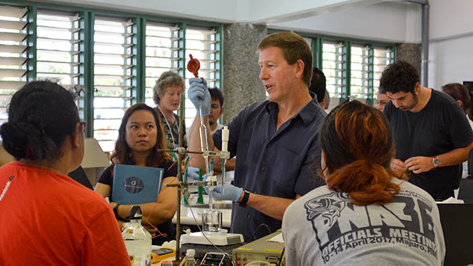 Chris Sabine teaching students in a lab