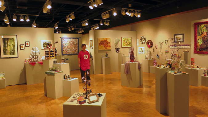 crafts at Gallery ʻIolani