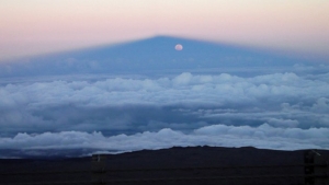 Maunakea and the full moon