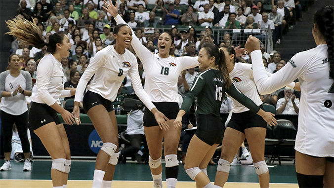UH Womens Volleyball Rolls Past Cal State Fullerton, 3-0 