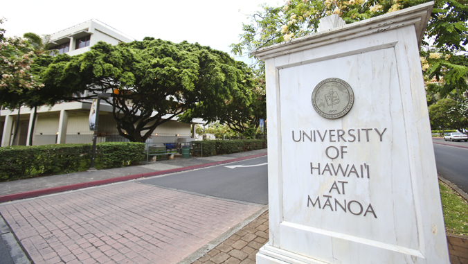 photo of uh manoa entrance