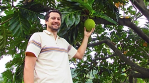 Noa Lincoln holding breadfruit