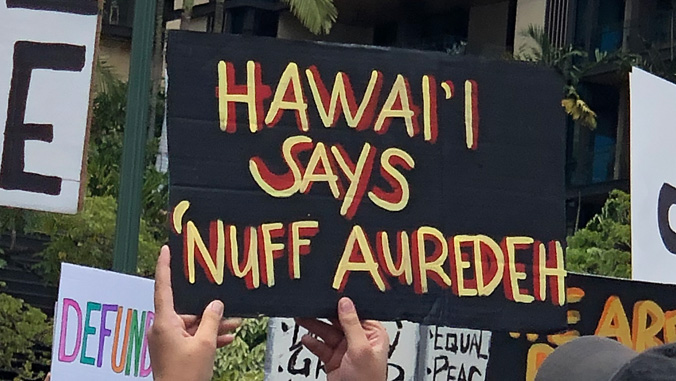 Sign: Hawaii says nuff auredeh