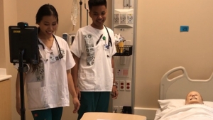 UH Manoa nursing students work with simulated patient