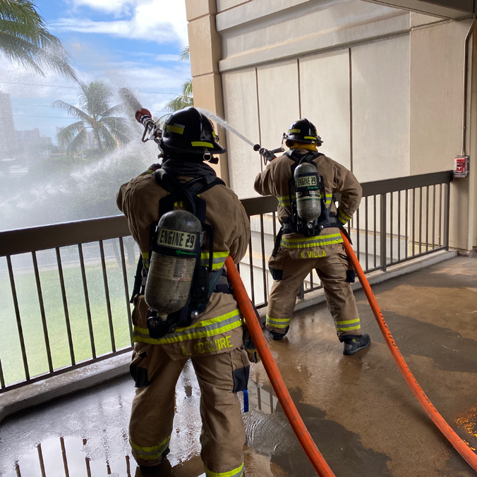 Firefighters swarm UH Mānoa for training