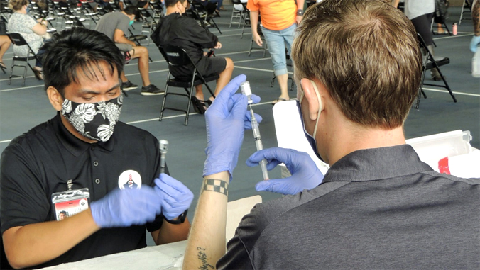 2 people prepping syringes