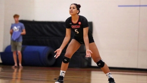 U H Hilo volleyball player