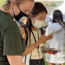 New students pick up swag, win prizes at UH Mānoa event