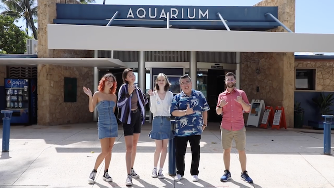 5 people in front of waikiki aquarium