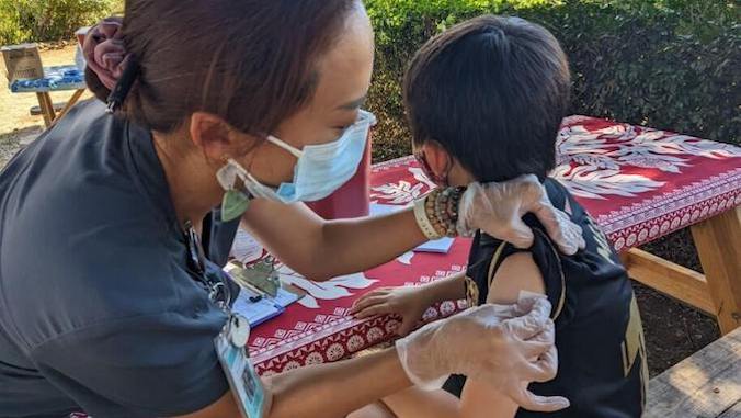 child getting shot in arm