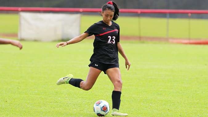 U H Hilo soccer player Jodie Lillie