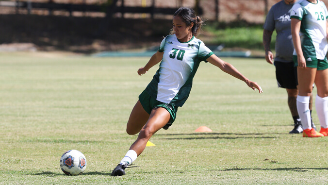 U H Manoa soccer player Kelci Sumida