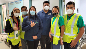 6 people wearing masks