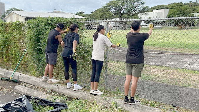 students doing campus cleanups