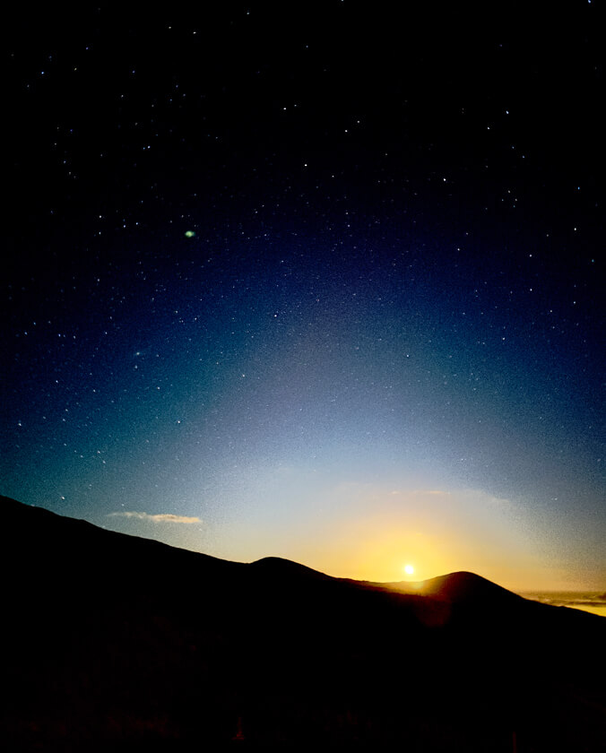 Moonrise over Maunakea