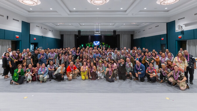 hundreds of people took a photo after the gala