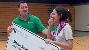 Sugimoto receiving the check