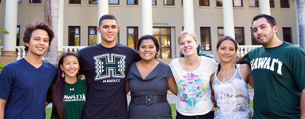 Students in front of college building in Hawaii