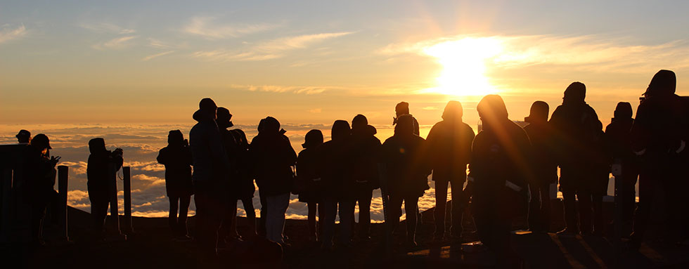 People viewing the sunset from the top of Maunakea